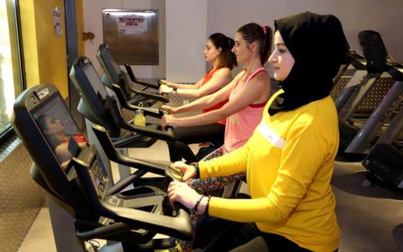 Female fitness influencers Pakistan